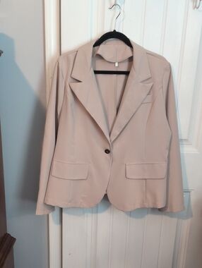 Classic Women's Beige Single-Button Blazer